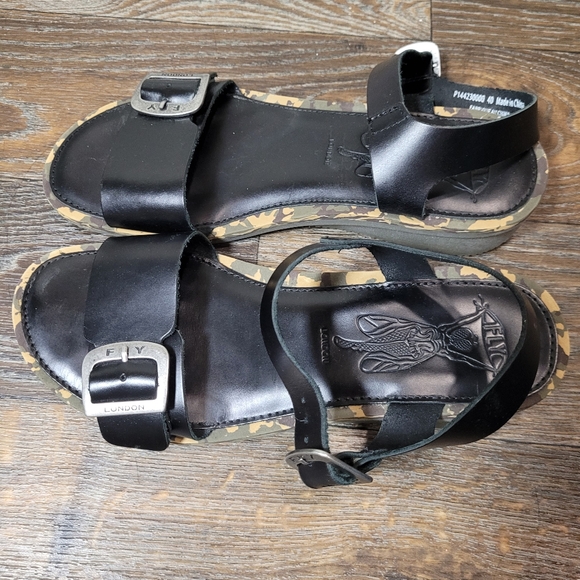 Fly London Womens Size 40 US 9 Sandals Black Buckle - Picture 2 of 5